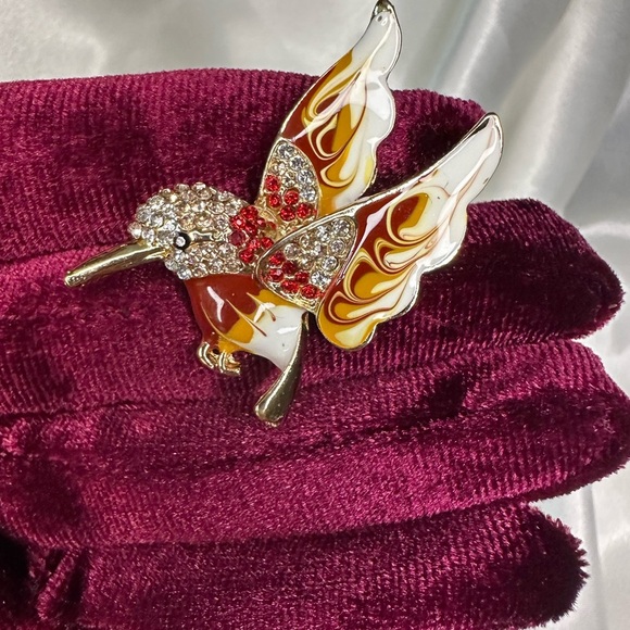 Sparkling Hummingbird Brooch with Crystals - Picture 4 of 8